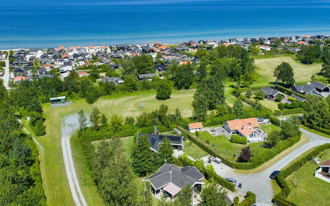 Adser - 275M from the Sea: Kyst, Landskab, Hav, Boligområde, Coastal Og Oceaniske Landskabsformer, Fugleperspektiv, Ocean, Luftfotografering, Forstad, Kyst
