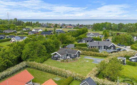 Moa - 350M from the Sea: Møbel, Træ, Indretning, Gulvbelægning, Etage, Stol, Værelse, Loft, Stue, Lejlighed