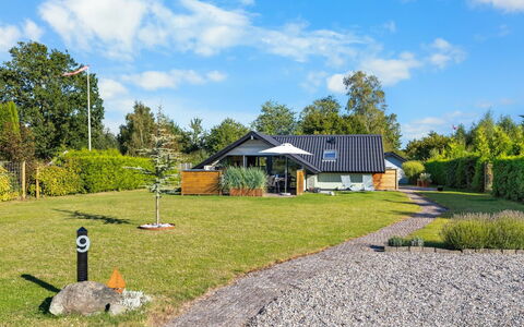 Allin - 350M from the Sea: Græs, Tag, Hus, Hjem, Busk, Boligområde, Sommerhus, Land Lot, Have