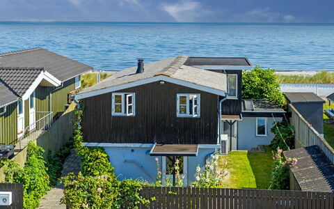 Nedelko - 20M from the Sea: Hus, Boligområde, Tag, Hjem, Hav, Kyst, Sommerhus, Ocean, Estate, Altan