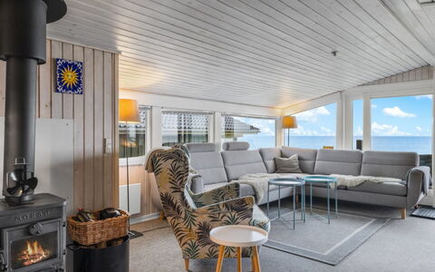 Nedelko - 20M from the Sea: Træ, Møbel, Indretning, Couch, Etage, Gulvbelægning, Stue, Hjem, Loft