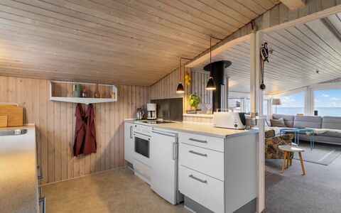 Nedelko - 20M from the Sea: Træ, Indretning, Gulvbelægning, Loft, Etage, Countertop, Køkken, Værelse, Møbel, Lysarmatur