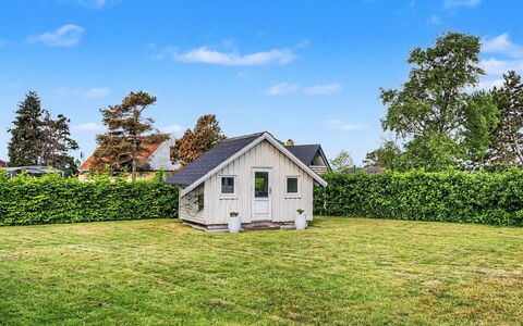 Solvejg - 280M from the Sea: Hus, Tag, Hjem, Land Lot, Sommerhus, Have, Sidespor, Lawn, Garden Bygninger, Landscaping