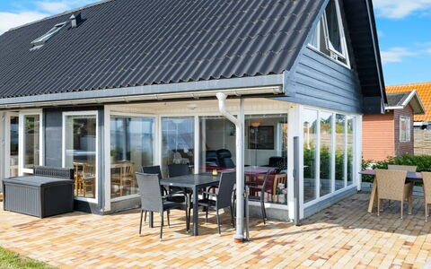Yngvy - 10M from the Sea: Hus, Tag, Hjem, Sommerhus, Busk, Bunddække, Estate, Stuehus, Sidespor, Garden Bygninger