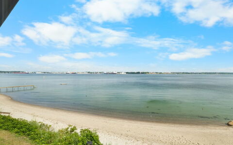 Yngvy - 10M from the Sea: Hus, Tag, Hjem, Sommerhus, Busk, Bunddække, Estate, Stuehus, Sidespor, Garden Bygninger