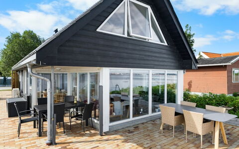 Yngvy - 10M from the Sea: Hus, Tag, Hjem, Sommerhus, Busk, Bunddække, Estate, Stuehus, Sidespor, Garden Bygninger