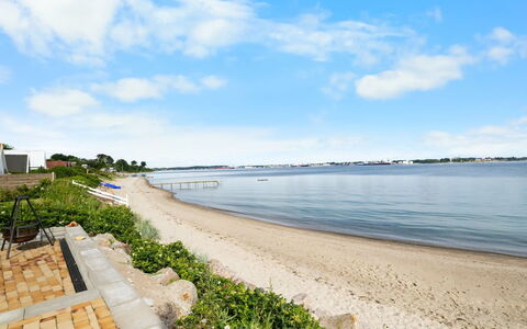 Yngvy - 10M from the Sea: Hus, Tag, Hjem, Sommerhus, Busk, Bunddække, Estate, Stuehus, Sidespor, Garden Bygninger