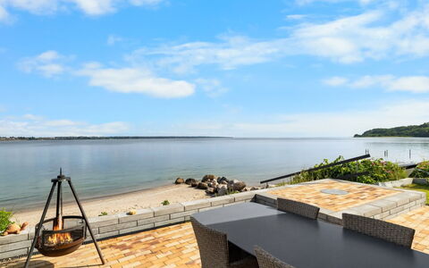 Yngvy - 10M from the Sea: Hus, Tag, Hjem, Sommerhus, Busk, Bunddække, Estate, Stuehus, Sidespor, Garden Bygninger