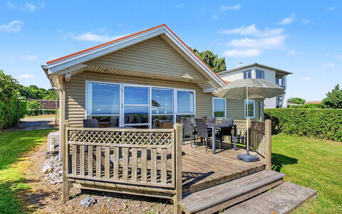 Astrath - 10M from the Sea: Hjem, Sommerhus, Coastal Og Oceaniske Landskabsformer, Kyst, Kyst, Veranda, Skygge, Strand, Planke, Tropics