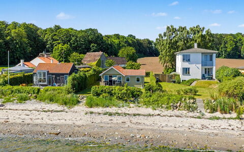 Astrath - 10M from the Sea: Hus, Hjem, Sommerhus, Landskab, Tag, Coastal Og Oceaniske Landskabsformer, Kyst, Estate, Kyst