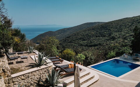 Villa Bogijeva Cliff House, Stunning View: Udvej, Svømmepøl, Kyst, Eco Hotel, Udendørs Møbler, Tropics, Ferie, Ferieby, Villa, Altan
