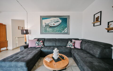 Villa Bogijeva Cliff House, Stunning View: Møbel, Indretning, Couch, Gulvbelægning, Etage, Værelse, Stue, Belysning, Hjem, Lejlighed