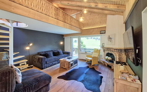 Chez Gredia: Indretning, Møbel, Træ, Loft, Gulvbelægning, Værelse, Etage, Couch, Belysning, Stue