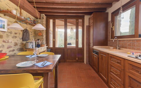 La Valle: Møbel, Indretning, Gulvbelægning, Væg, Træ, Etage, Loft, Køkken, Cabinetry, Countertop