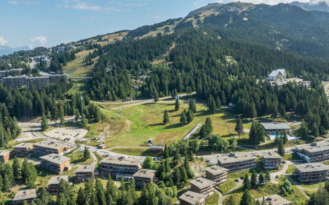 V. du Bachat Joubarbes: Landskab, Boligområde, Highland, Land Lot, Hill Station, Fugleperspektiv, Urban Design, Luftfotografering, Hældning, Bjergkæde