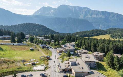 V. du Bachat Joubarbes: Træ, Landskab, Highland, Hill Station, Hældning, Bjergkæde, Landsby, Dal, Alps