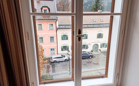 Obervellach 200: Træ, Lejlighed, Glas, Molding, Skydevindue, Dagslys, Bejdse, Hårdttræ, Altan