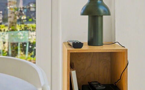 Seemomente (615): Møbel, Belysning, Indretning, Værelse, Reoler, Bejdse, Højttaler, Hårdttræ, Lampe, Krydsfiner