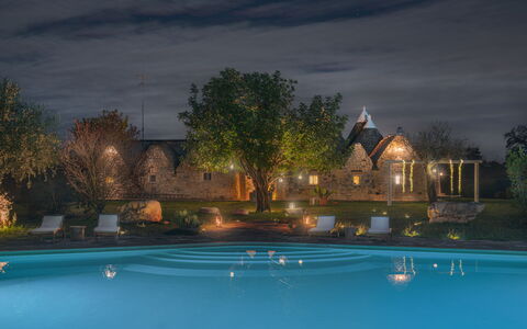 Trulli Experience, Pool, Monopoli: Estate, Nat, Svømmepøl, Landskab Belysning, Skumring, Aften, Have, Hacienda, Landscaping, Gård