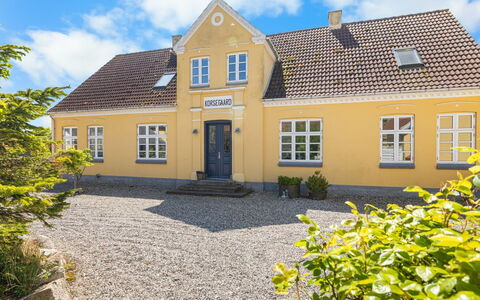 Goti - 850M from the Sea: Tag, Hus, Hjem, Sommerhus, Dør, Sidespor, Dæk, Veranda, Planke, Hårdttræ