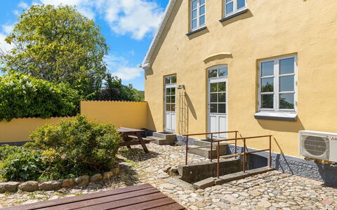 Goti - 850M from the Sea: Tag, Hus, Hjem, Sommerhus, Dør, Sidespor, Dæk, Veranda, Planke, Hårdttræ