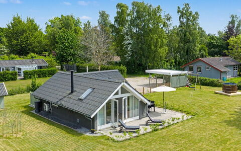 Hielm - 490M from the Sea: Hjem, Hus, Tag, Sommerhus, Estate, Lawn, Have, Landscaping, Stuehus, Gård