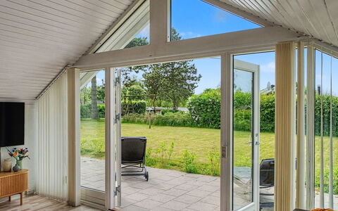 Hielm - 490M from the Sea: Træ, Hjem, Loft, Gulvbelægning, Etage, Dør, Veranda, Trægulve, Stol, Hårdttræ