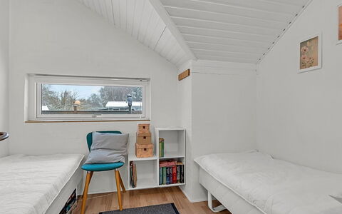 Hielm - 490M from the Sea: Træ, Loft, Indretning, Etage, Gulvbelægning, Hjem, Værelse, Soveværelse, Seng, Hårdttræ