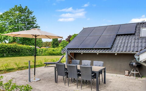 Hielm - 490M from the Sea: Solenergi, Solenergi, Udendørs Møbler, Stol, Udendørs Bord, Skygge, Gårdhave, Blomsterkrukke, Have