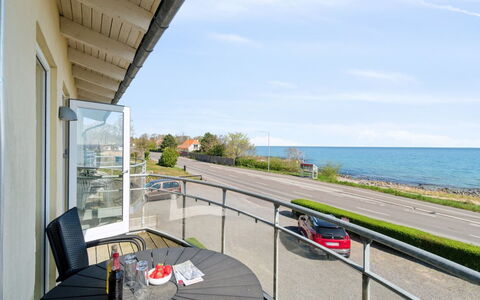 Juna - 50M from the Sea: Blå, Sommerhus, Hus, Hjem, Stuehus, Estate, Sidespor