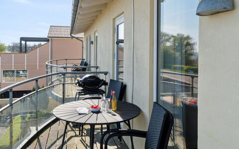 Juna - 50M from the Sea: Blå, Sommerhus, Hus, Hjem, Stuehus, Estate, Sidespor