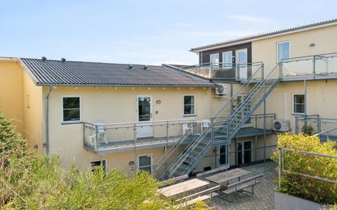 Juna - 50M from the Sea: Blå, Sommerhus, Hus, Hjem, Stuehus, Estate, Sidespor