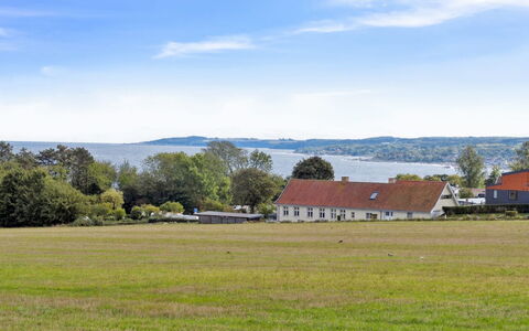 Rafn - 400M from the Sea: Græs, Græs-, Almindeligt, Landskab, Sky, Landdistrikt, Land Lot, Mark, Hjem, Pasture