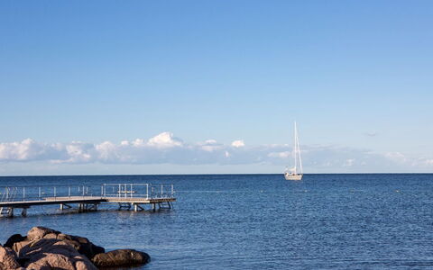 Karlotta - 500M from the Sea: Blå, Vand, Horisont, Hav, Coastal Og Oceaniske Landskabsformer, Sky, Ocean, Kyst, Båd