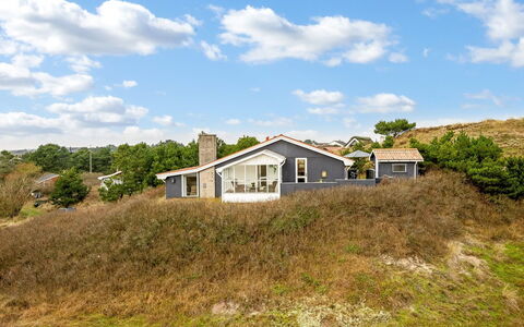 Hanne - 750M from the Sea: Møbel, Træ, Indretning, Gulvbelægning, Etage, Stol, Værelse, Loft, Stue, Lejlighed