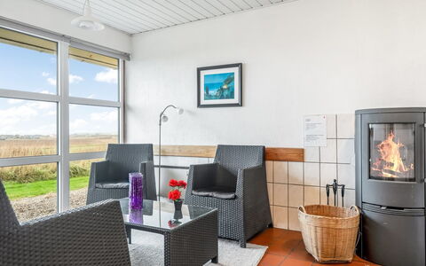 Siljana - 200M from the Sea: Møbel, Indretning, Gulvbelægning, Etage, Træ, Stol, Værelse, Bord, Loft, Stue