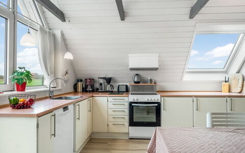 Siljana - 200M from the Sea: Køkken, Gulvbelægning, Indretning, Træ, Countertop, Loft, Møbel, Køkken Apparat, Større Bandage, Etage