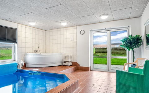Siljana - 200M from the Sea: Møbel, Træ, Indretning, Gulvbelægning, Etage, Stol, Værelse, Loft, Stue, Lejlighed