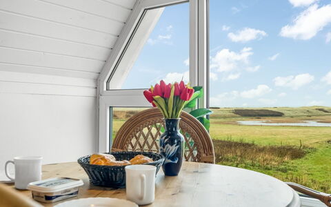Siljana - 200M from the Sea: Møbel, Træ, Indretning, Gulvbelægning, Etage, Stol, Værelse, Loft, Stue, Lejlighed