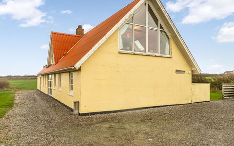Siljana - 200M from the Sea: Møbel, Træ, Indretning, Gulvbelægning, Etage, Stol, Værelse, Loft, Stue, Lejlighed