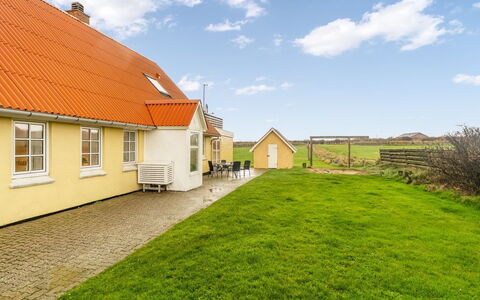 Siljana - 200M from the Sea: Møbel, Træ, Indretning, Gulvbelægning, Etage, Stol, Værelse, Loft, Stue, Lejlighed