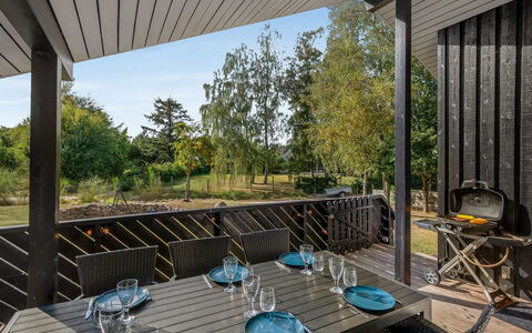 Margrethe - 600M from the Sea: Møbel, Træ, Indretning, Gulvbelægning, Etage, Stol, Værelse, Loft, Stue, Lejlighed