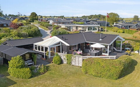 Viggo - 200M from the Sea: Træ, Hjem, Veranda, Dæk, Hårdttræ, Tag, Bejdse, Trægulve, Eco Hotel