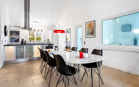 Synne - 350M from the Sea: Arkitektur, Skygge, Udendørs Struktur, Stol, Have, Pergola, Blomsterkrukke, Markise, Landscaping, Udendørs Møbler