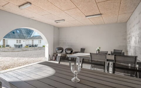 Pauna - 2.5Km from the Sea: Møbel, Træ, Indretning, Gulvbelægning, Etage, Stol, Værelse, Loft, Stue, Lejlighed