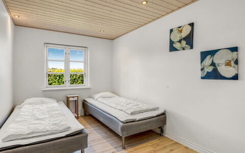 Pauna - 2.5Km from the Sea: Soveværelse, Træ, Seng, Etage, Sengetøj, Indretning, Bed Frame, Gulvbelægning, Sengetøj, Loft