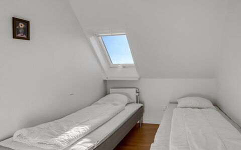 Pauna - 2.5Km from the Sea: Soveværelse, Seng, Etage, Sengetøj, Gulvbelægning, Bed Frame, Sengetøj, Indretning, Loft