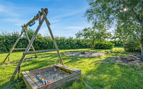 Pauna - 2.5Km from the Sea: Land Lot, Legepladsudstyr, Have, Eng, Lawn, Landscaping, Parkere, Legeplads, Backyard, Legetøjsrutsjebane