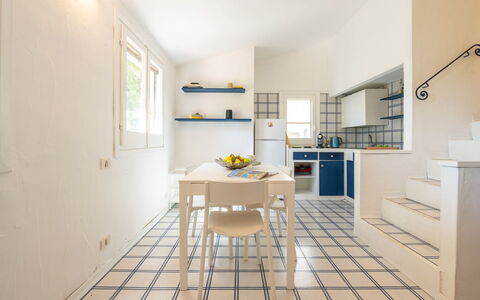 Pellicano: Gulvbelægning, Etage, Indretning, Flise, Loft, Køkken, Stol, Countertop, Design