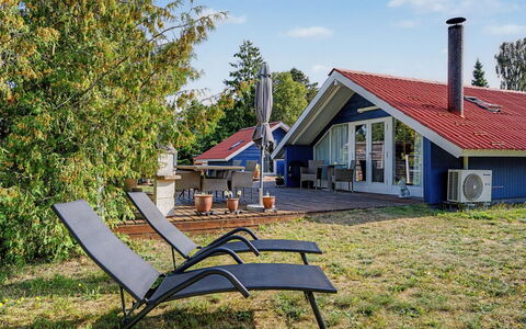 Lycka - 700M from the Sea: Træ, Hjem, Veranda, Dæk, Hårdttræ, Tag, Bejdse, Trægulve, Eco Hotel